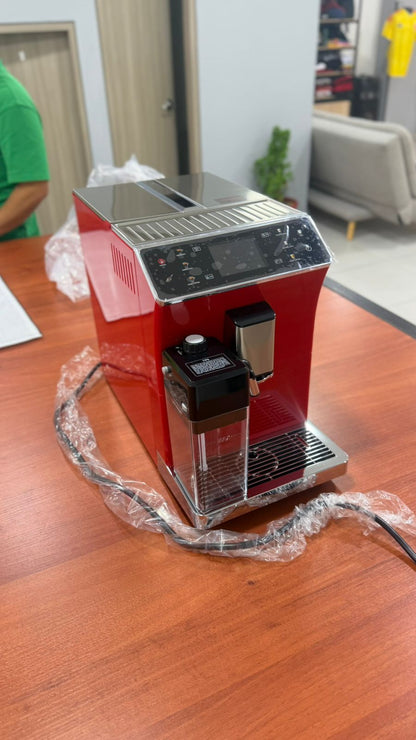 Cafetera BTB-202 en rojo, vista frontal
