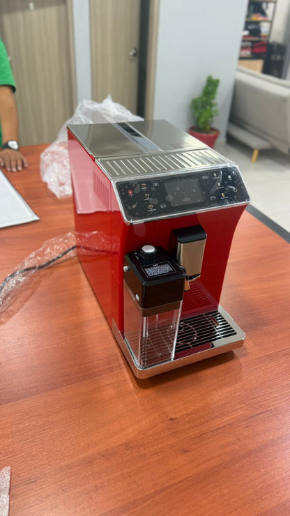Cafetera BTB-202 en rojo, vista lateral